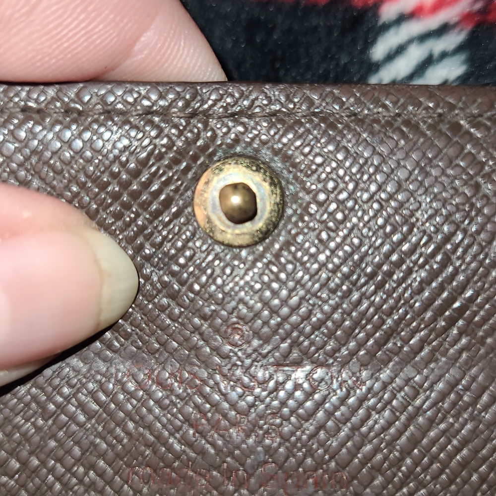 Emt$250Louis Vuitton Damier Ebene Sarah wallet, with D hooks attached - Picture 4 of 12